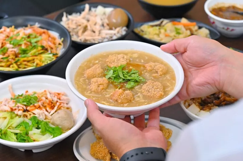 臺中豐原隱藏寶藏小店 消暑香辣口水雞涼麵大推 雞滷飯虱目魚羹必點 /頂極雞肉飯