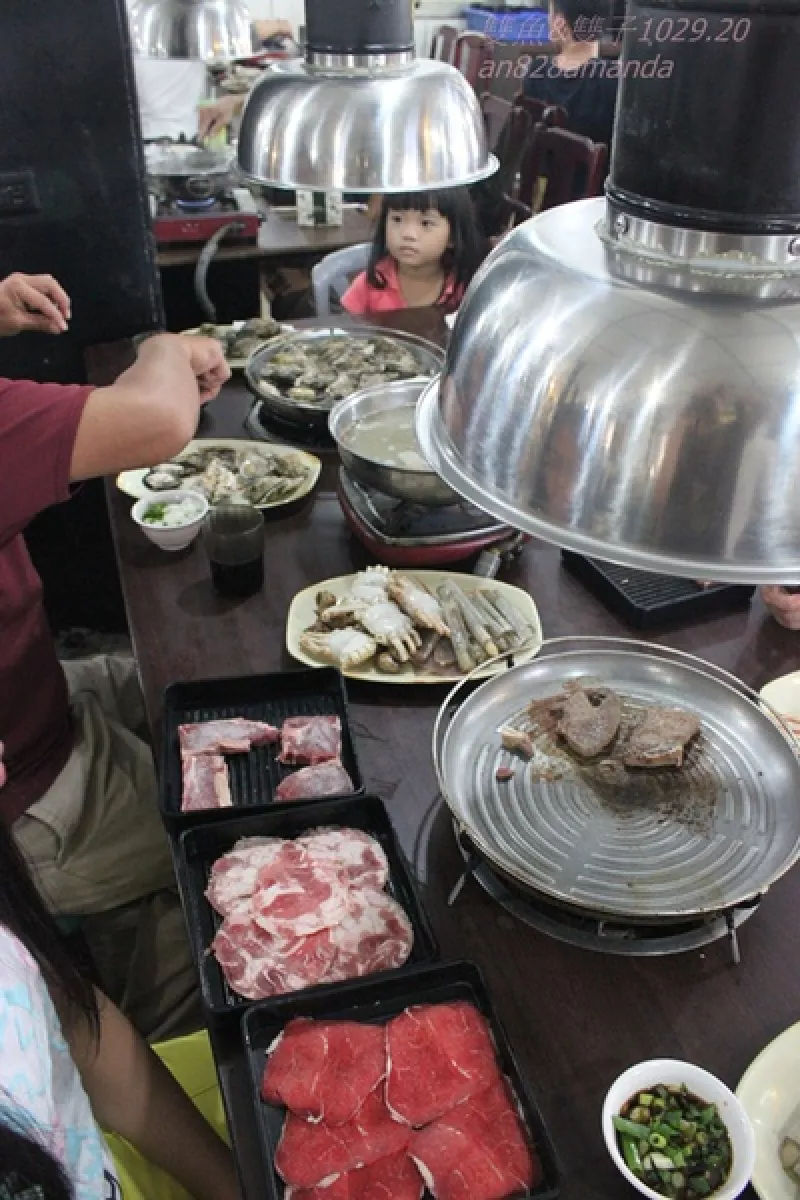 宜蘭愛之味無限自助燒烤火鍋吃到飽...鮮蚵烤到飽