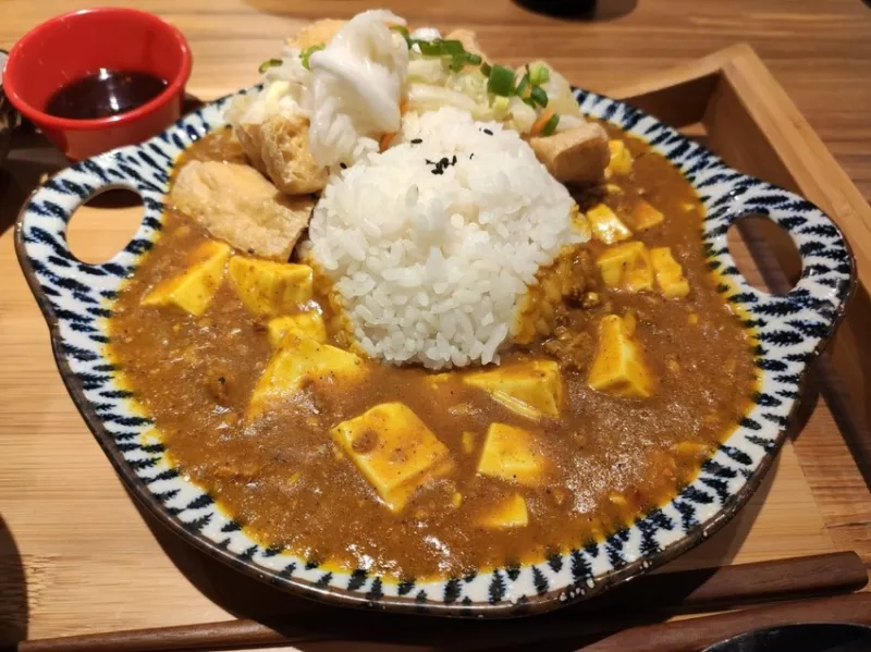 【新北林口】2019年底林口昕境廣場新開店家，專賣燒肉、咖哩丼飯，獨特創(chuàng)新臺日混搭料理-賣飯食