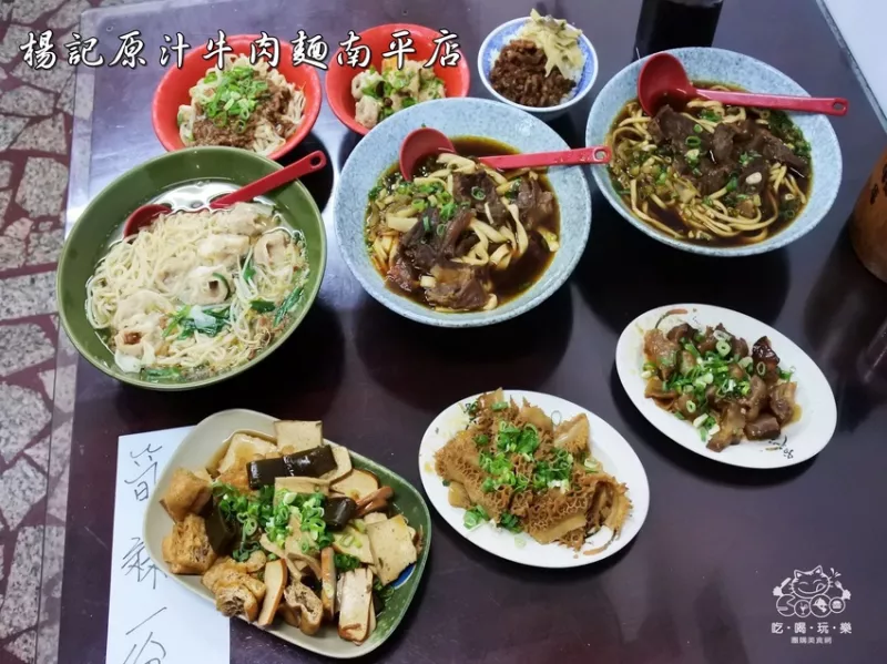 《美食推薦》【桃園】楊記原汁牛肉麵南平店。桃園藝文特區銅板美食 超人氣好吃牛肉麵 特推綜合滷味 原汁牛肉麵 原汁半筋半肉麵 魯肉飯 桂花酸梅湯 桃園必吃美食推薦(文末抽獎)