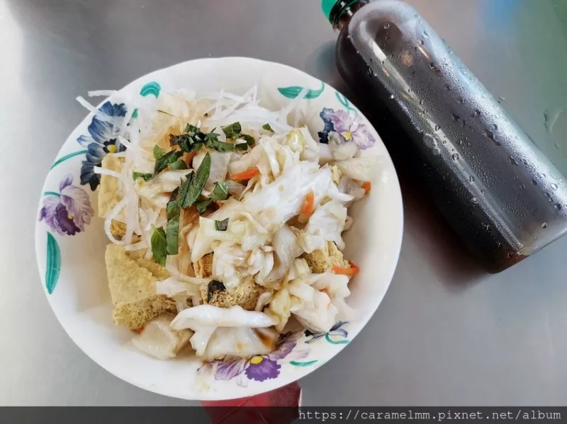 【花蓮吉安】玉里橋頭臭豆腐 新天堂店 香氣四溢臭豆腐 臺式泡菜 甜多汁白蘿蔔絲 古早味紅茶 星巴克貨櫃屋旁 近臺開心農(nóng)場 玉里橋頭臭豆腐菜單