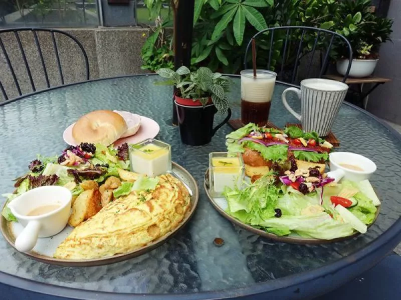 【臺中】非偌凡早午餐&中式套餐│早午餐、義大利麵、燉飯、中式飯類、貝果等複合式餐點，從早到晚供應不同餐點。臺中北區早午餐，近賴厝國小