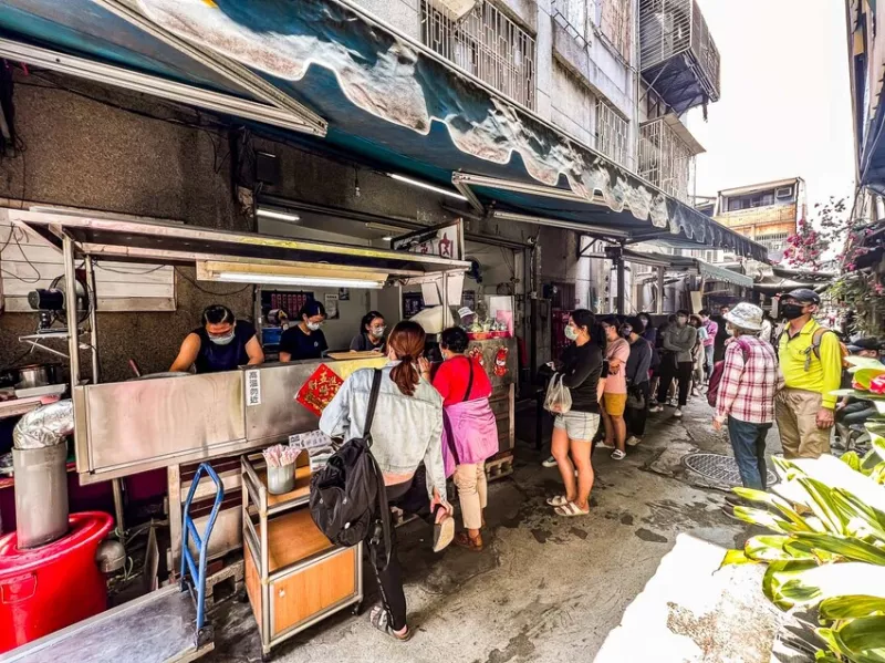 雲林縣斗六市吳記肉圓｜從巷內排到巷子口！在地人推爆70年肉圓老店