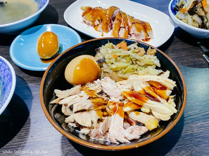 【新莊美食】食四方土雞肉飯專賣店(寧夏手撕雞)--肉質滑嫩搭配得宜的黯然銷魂飯