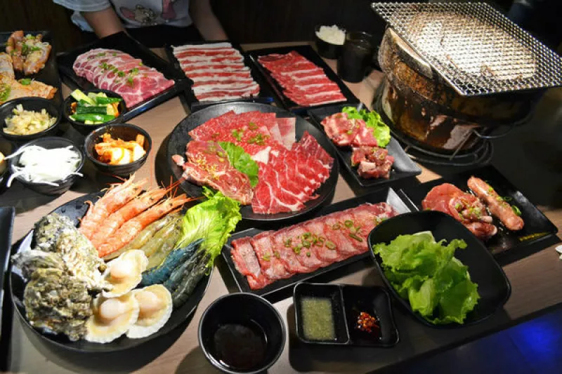 【中和美食】胖肚肚燒肉吃到飽 炭火香氣美味升級 蔥鹽牛舌、松阪豬、天使紅蝦699豪華享受！