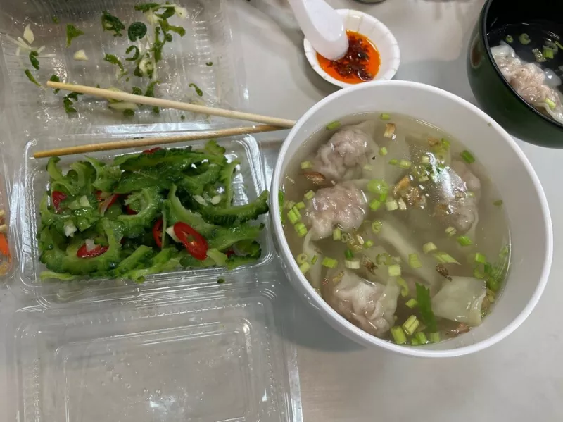 花蓮市區美食-花蓮香扁食， 鮮肉鮮蝦翡翠都來一份!!