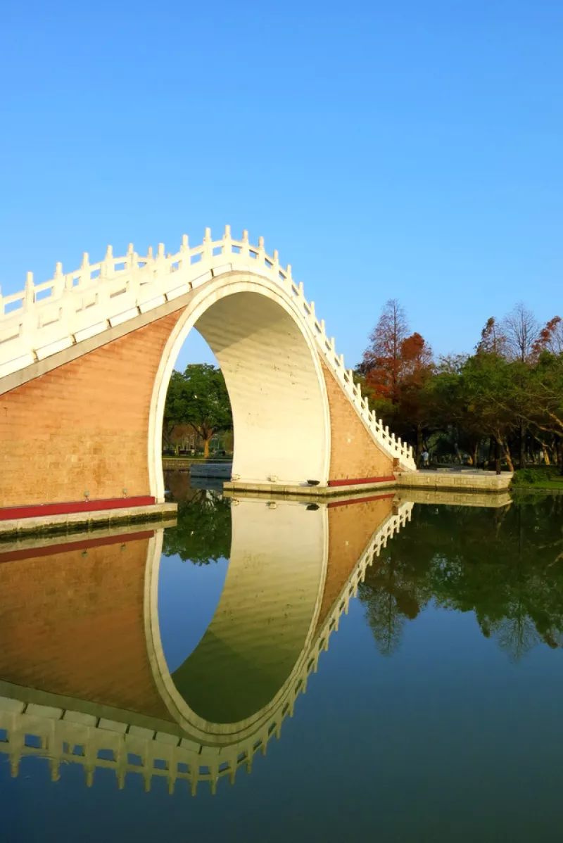 臺北旅遊 ∥ 大湖公園錦帶橋，冬日風(fēng)情落羽松