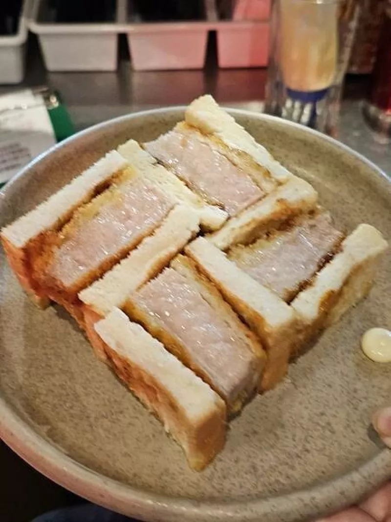 (胖樺食記)嘉義超推薦CP值超高餐廳「碳少年居酒屋」/完整菜單/超巨豬排三明治不到兩百/剁椒皮蛋/串燒炸物