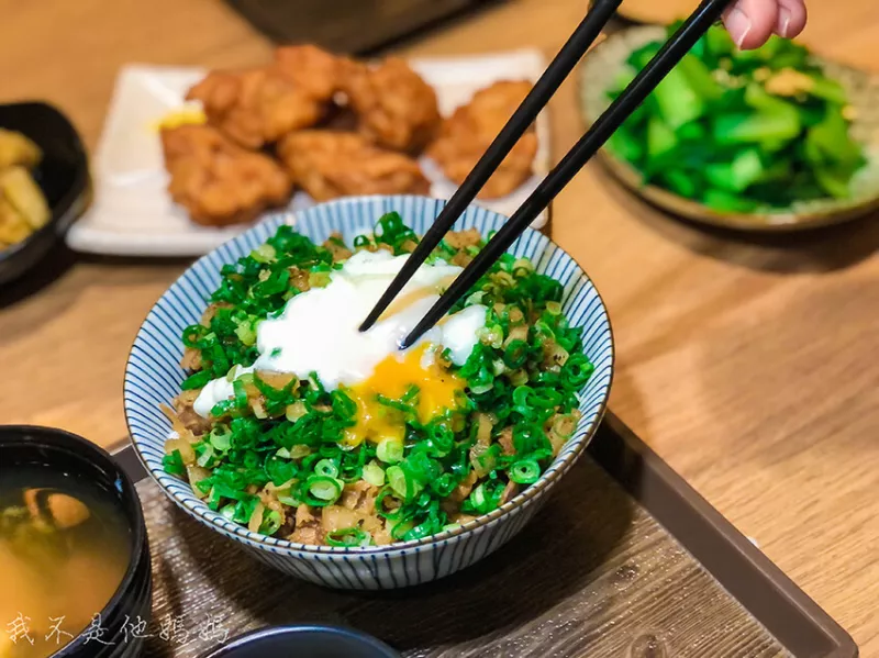 牛洞食堂公館店  好吃丼飯首選餐廳  百元出頭平價美食  九種丼飯讓你吃到吮指回味   公館必吃美食