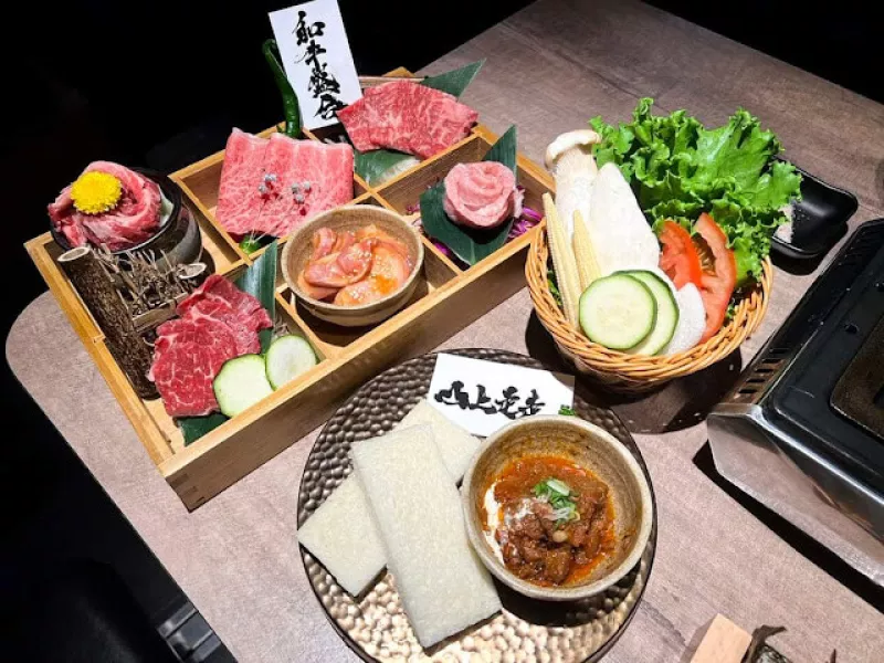 臺北無菜單料理─上山走走日式燒肉臺北華山店│推薦A5和牛、金箔冰淇淋、北海道生食級干貝、北海道生牛肉手卷