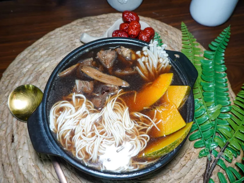 宅配美食｜玉膳坊養生燉湯-大推「麗水補氣雞湯」與「滋養鱸魚菲力湯」，頂級月子餐規格製作，真材實料覆熱即時超方便。 -