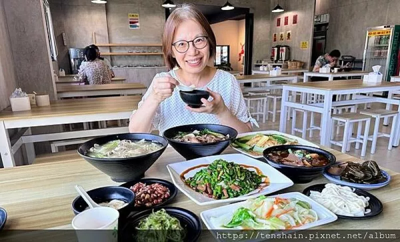 【中原大學/中壢 牛肉麵】《鍾小勤麵食館》全臺最美麵食館，加麵加湯不用錢，還有免費豆花和飲料，最低90元就能吃到飽！免服務費、免費停車場、無用餐時間限制