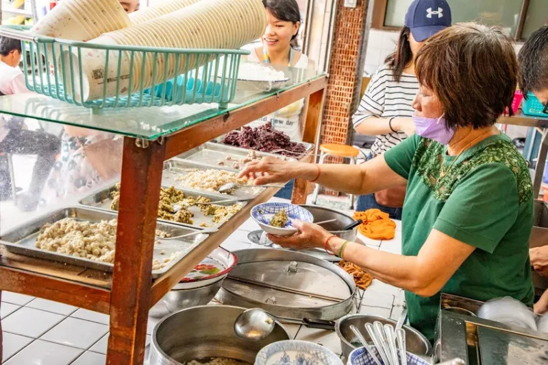 高雄市鹽埕區李家圓仔湯｜沒有招牌屹立不搖七十年！傳承三代古早味圓仔冰