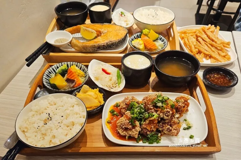 臺南中西區《白首炸物定食》定食150元起 平價美味份量足｜家齊高中旁巷弄裡 高CP值定食套餐｜菜單