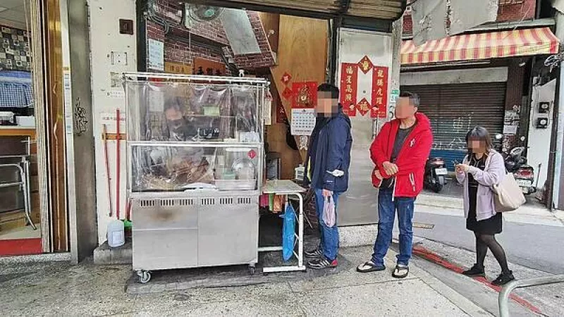 臺北市萬華區(qū)靠雙手古早味飯糰｜龍山寺附近好吃又粒粒分明的飯糰