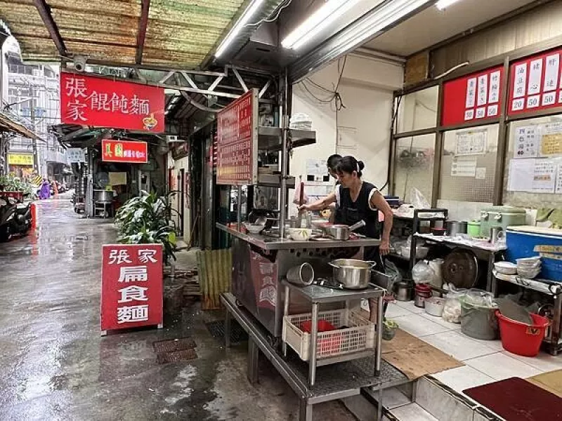 基隆美食，張家餛飩麵，在地人推薦早餐，早上5點就開吃 !