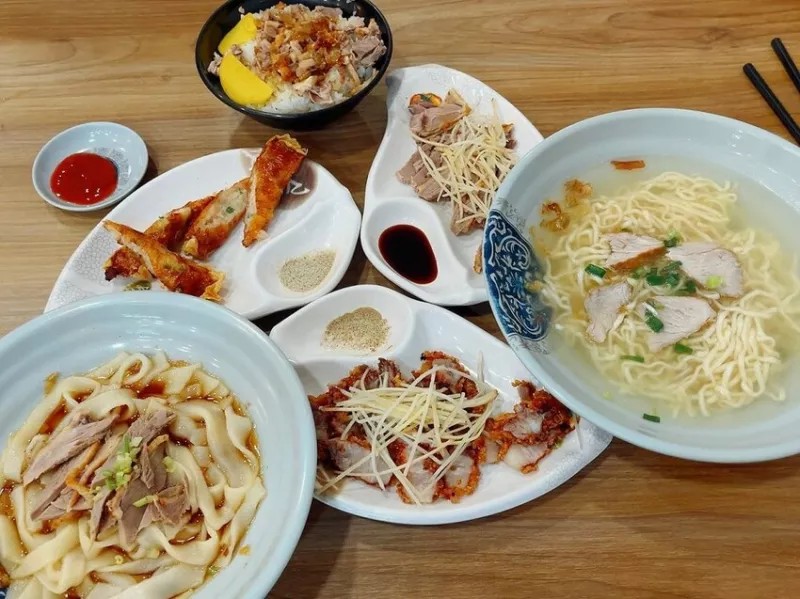 苗栗縣苗栗市【苗栗美食推薦】傳香麵食館 除了粄條還有麵、有飯、有水餃和各式湯品及小菜，可以滿足每個人不同的喜好，