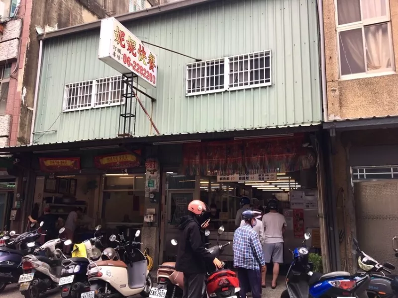 臺南市中西區妮妮快餐:臺南正興街超人氣鐵皮屋便當店|臺南中西區便當店推薦