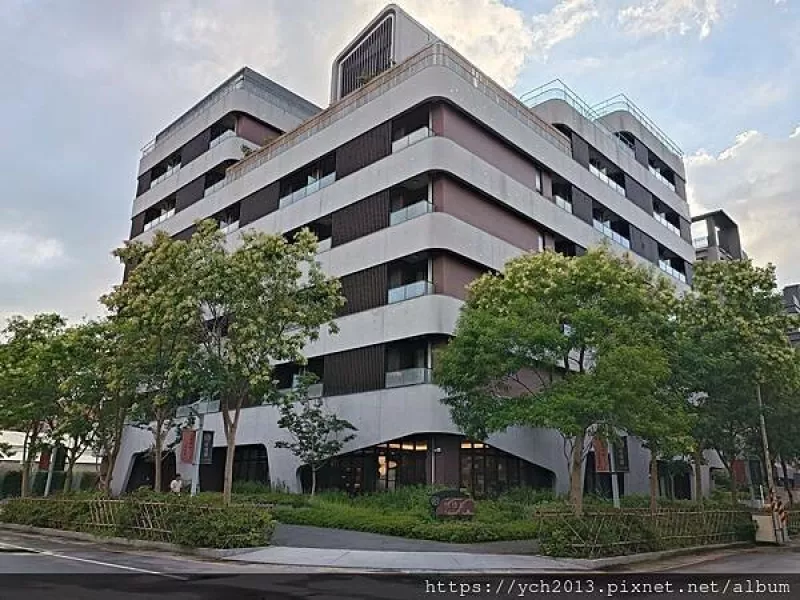 桃園龜山／林口長庚鬧區中的靜巷優質旅館《悅徠館》／A8站住宿