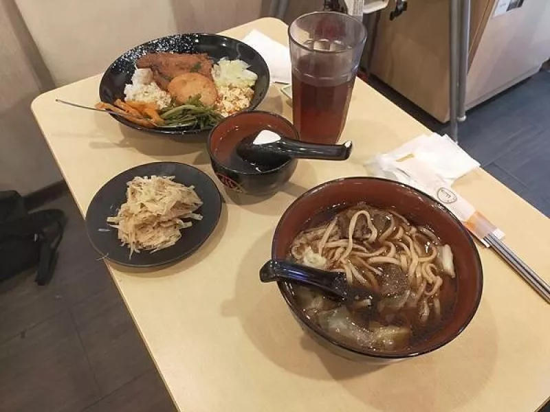 新北三商巧福家樂福北大店~連鎖牛肉麵30年好滋味~吃飽飽逛賣場~