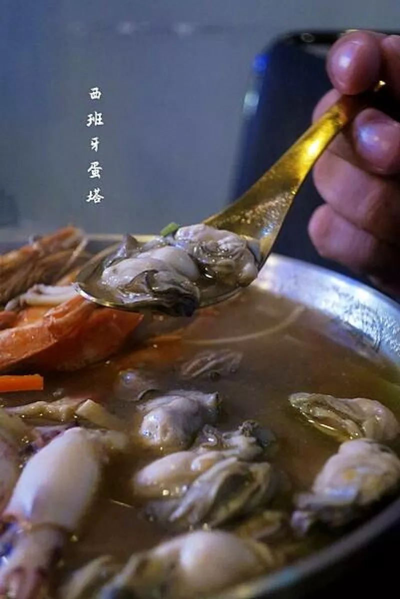 串香殿｜內湖上班族請收藏！中午竟然開賣屏東飯湯商業午餐～晚上聚會小酌來這很可以！火鍋串燒海鮮湯飯，超滿足的享受～