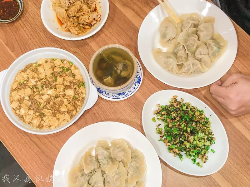 蕭家小館  東區巷弄美食  大推茴香豬肉水餃  雪菜豬肉水餃   必點雞米芽菜  呱吉邰智源推薦