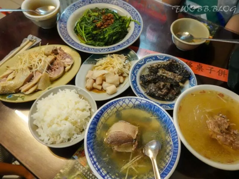 雲林美食｜老受鴨肉飯》雲林北港朝天宮必吃美食！純正北港水煮鴨肉切絲，經典美味燉鴨湯，鮮嫩不柴。還有紮實鴨血糕，每項都好吃！ - 1個媽咪2個寶