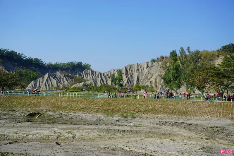 【高雄】??月世界&妙香亭土雞城??著名土雞城勝地．泥火山地形．品嘗完美食來趟輕旅行