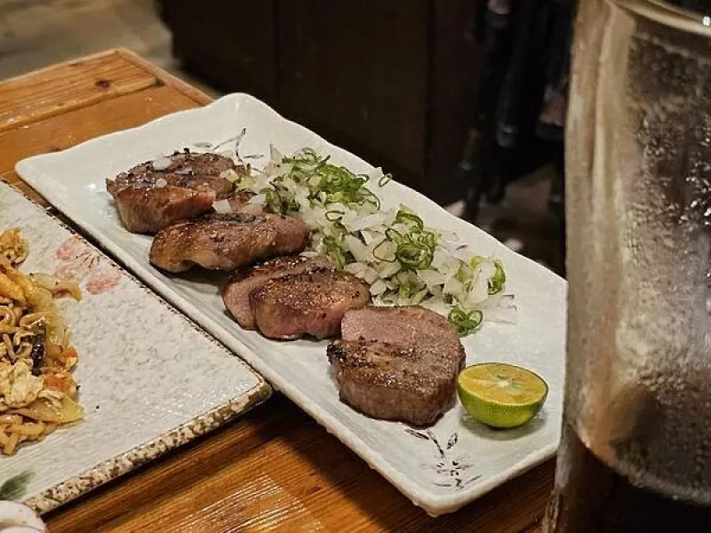 (胖樺食記)捷運(yùn)中山/雙連站推薦食堂「回憶橫丁居酒屋」/後切牛舌根半半啤酒/完整菜單/條通美食