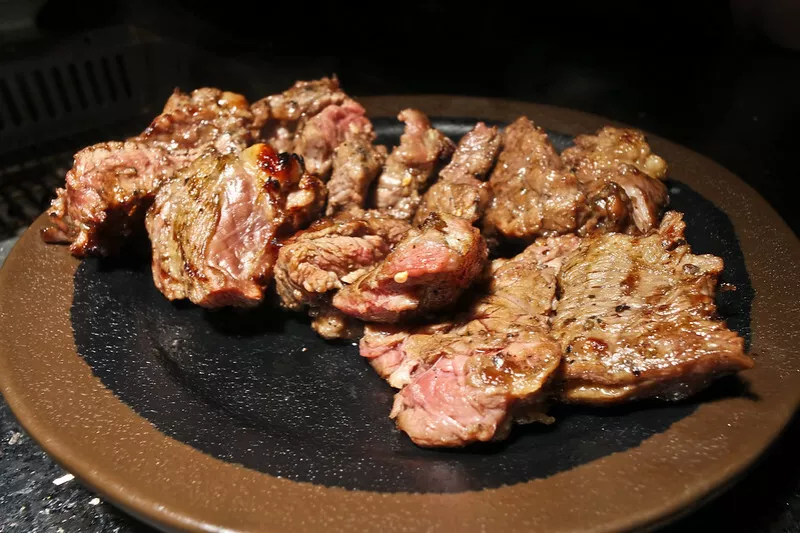 三朵花炭火燒肉鍋物,西門町吃到飽燒肉,食材不錯,火烤蔥抓餅特別又好吃