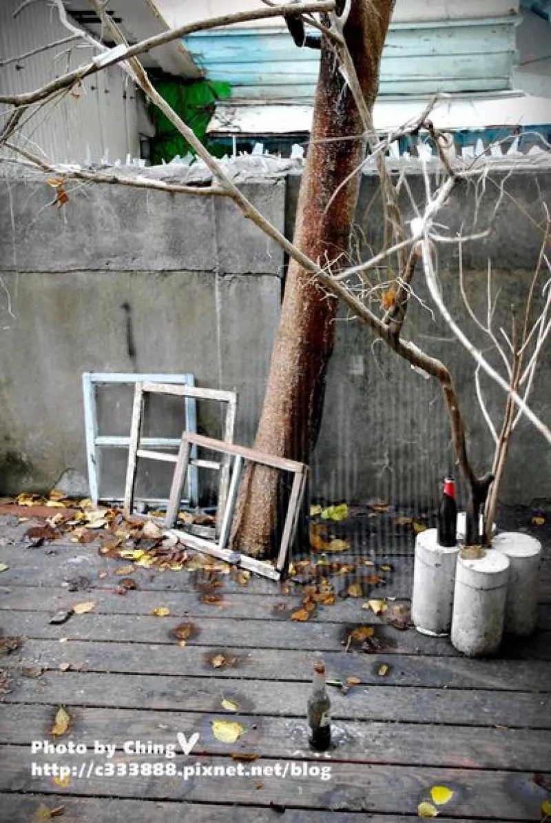 █【臺中。食】漫步飄雨的日本街頭(咦?)。老樣咖啡輕館