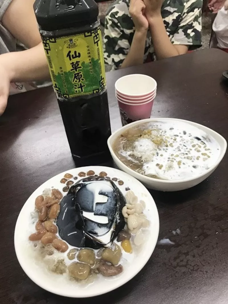 桃園中壢美食、傳統(tǒng)風(fēng)味~上輝仙草豆花店