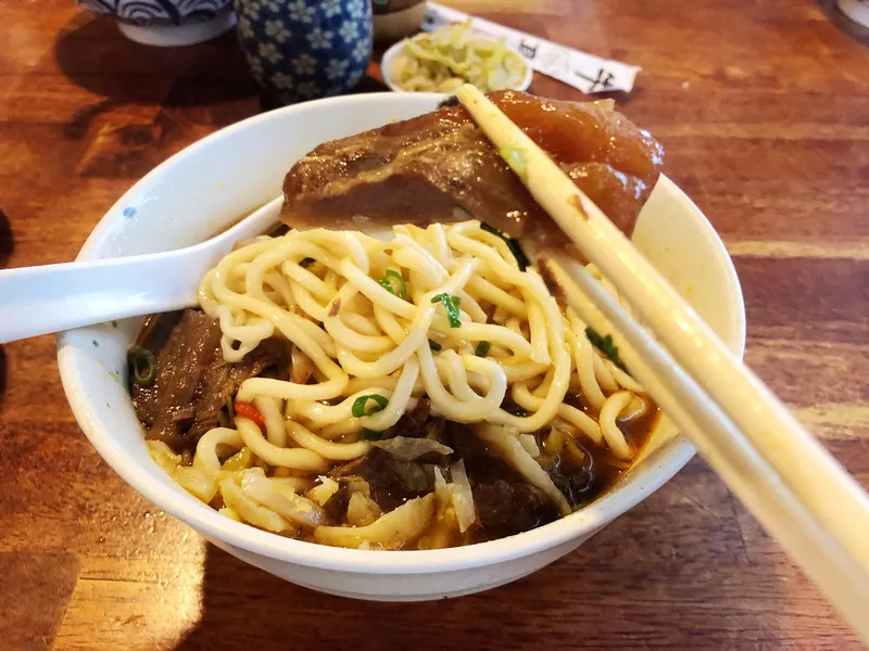 牛耳精緻麵館 AI教父黃仁勳的牛肉麵愛店 內湖捷運西湖站巷弄美食 - Maji食尚旅圖