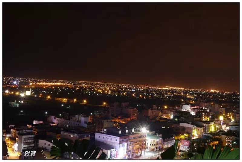 天池天悅溫泉會館/超大泡湯池/無敵夜景/似天使灑落寶石璀璨~渡假就該醬~ 