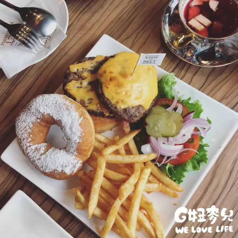 【食記公館】美式特色餐廳?Hater cafe?甜甜圈/鬆餅漢堡超吸睛