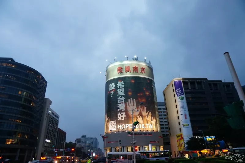 [臺北。食記]臺北松山｜小巨蛋美食。潮坊港式飲茶自助百匯(微風南京店)。港式飲茶吃到飽～清淡口味～