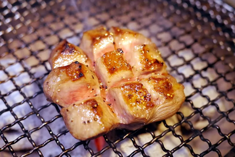 【臺北】西頭燒肉 燒肉 もつ鍋 東京新鮮お肉問屋 西頭 ~ 超美味厚切牛舌必點!!! 道地博多牛雜鍋必食 / 內附菜單 / 文章末雙人燒肉套餐免費抽