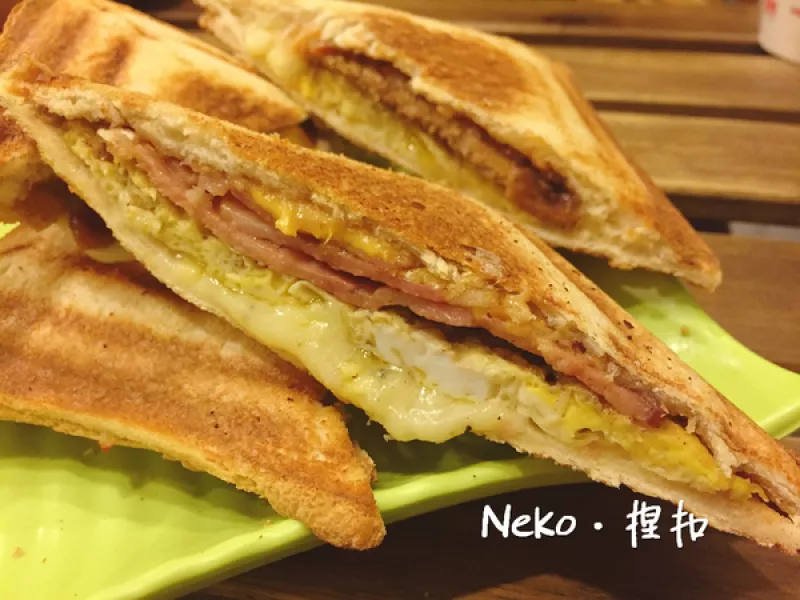 【高雄美食】窗口土司：酥脆好吃的熱壓吐司．平價點心宵夜好選擇