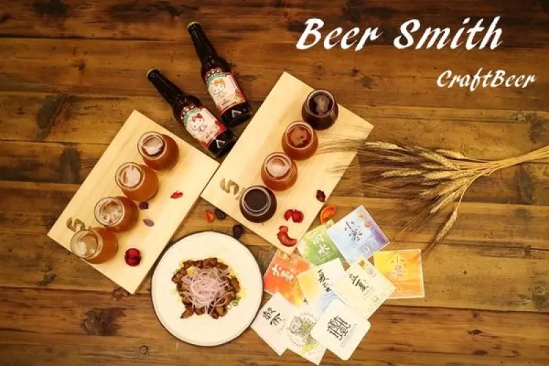 忠孝復(fù)興站。大安路一段》東區(qū)巷弄食記 》Beer Smith 精釀啤酒吧 東區(qū)首創(chuàng)第一家精釀啤酒頭生啤酒 24節(jié)氣通通都能喝的到 各式創(chuàng)意下酒菜好吃到讓你不要不要!