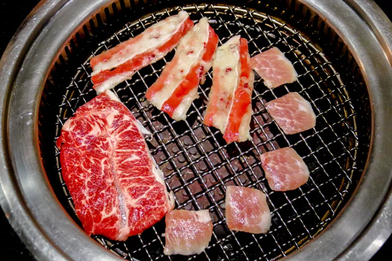 【中壢美食】狩也無煙燒肉?天使紅蝦、prime等級牛肉吃到飽/中壢燒肉吃到飽/飲料冰品無限暢飲