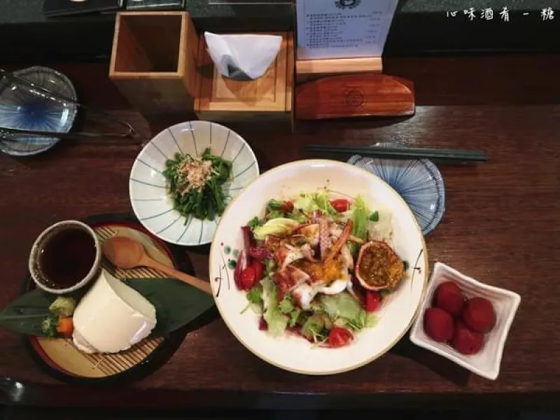  【食-臺北中山區】鄰近臺北車站的道地日式居酒屋- 心味酒肴 - 意想不到的特色料理讓人回味無窮        
      