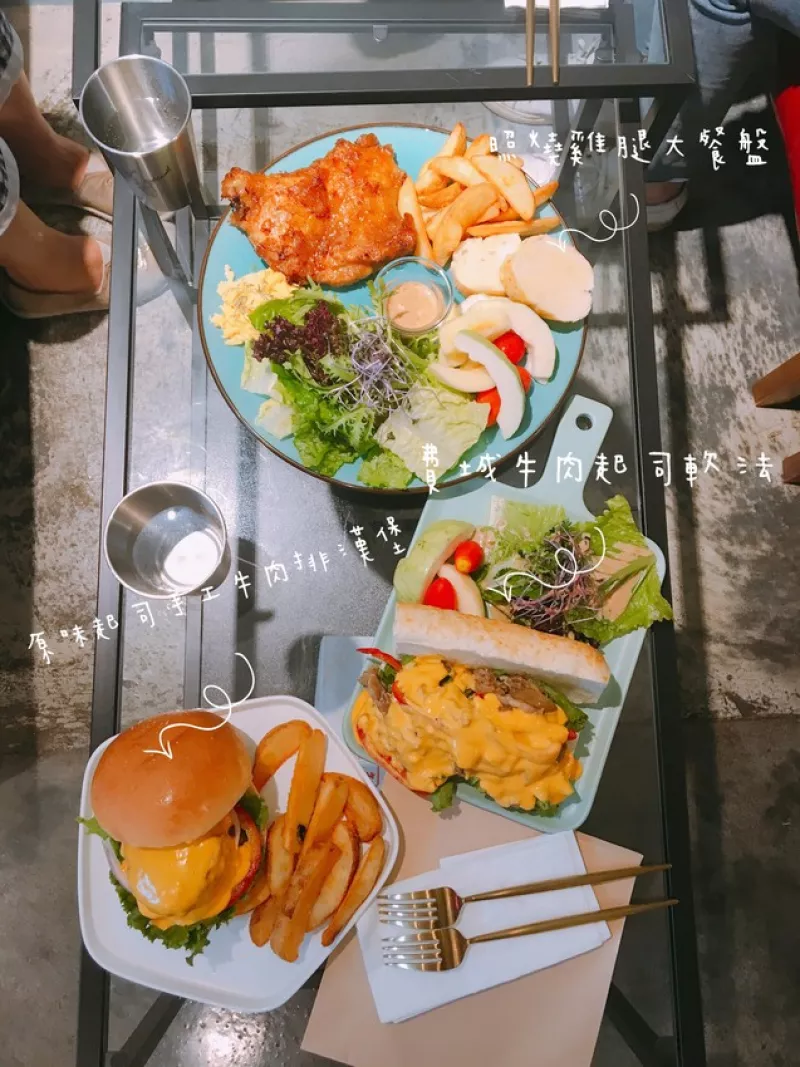 【 臺北美食 】鹿境Brunch & Cafe：小巨蛋站巷弄美食新發現～燈光美氣氛佳的早午餐店