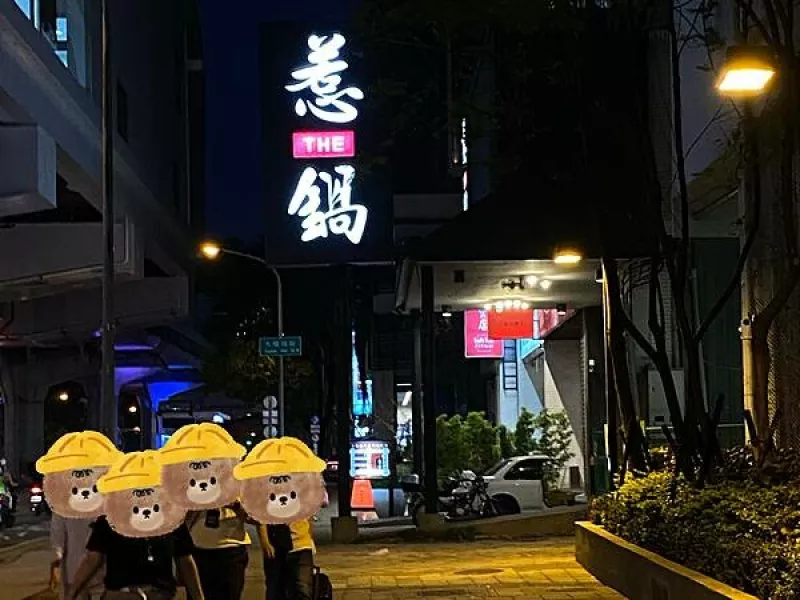 【臺中 火鍋】惹鍋 臺中文心店，甜點飲料自助吧+蔬菜自助吃到飽，CP值高到牛逼逼