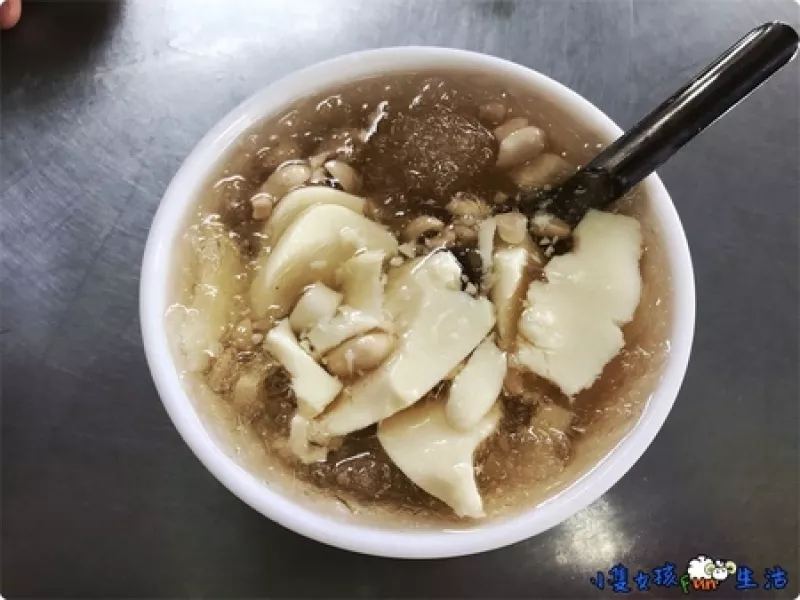 [彰化花壇食記]花壇文德宮內龍泉豆花，在地人都愛吃的銅板美食，豆花均一價35元！炎熱夏天來上一碗清涼又消暑！