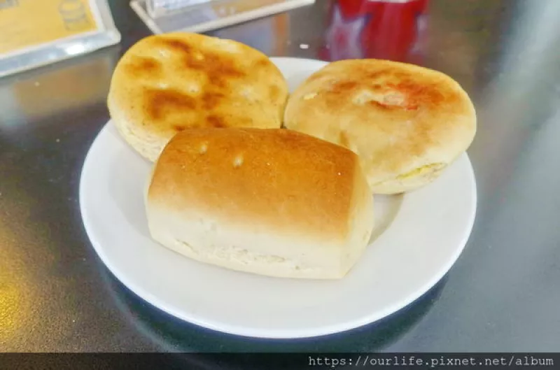 第五市場．10元銅板好幸福的紮實料多烤饅頭胚芽餅@不一樣烤饅頭