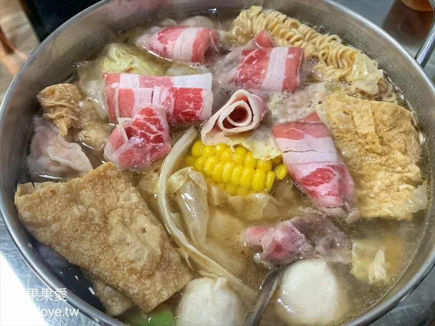 阿肥食堂?臺中大里美食、晚餐、宵夜的好選擇，老闆不怕你吃，CP值很高的食堂，內用有肉燥飯吃到飽 @果果愛Fruitlove