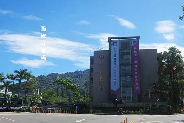 月半叔叔早餐店｜安坑輕軌從美好的早餐開始！景文科技大學旁的學