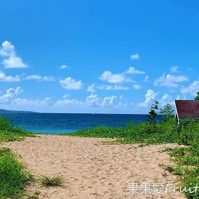 蔚藍海景　美麗白沙　寄居蟹的家　保育沙灘　＆　岸邊就可以看到熱帶魚和魚群游來游去　後壁湖潮間帶　墾丁後壁湖景點推薦　親子寵物友善