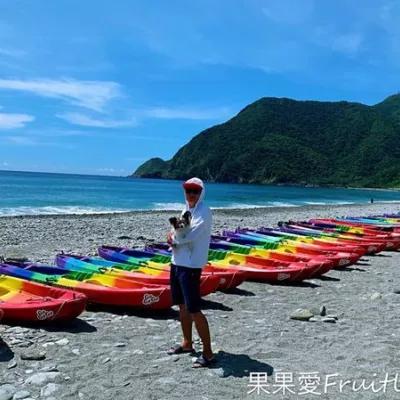 宜蘭海景推薦　獨(dú)木舟同樂會～東澳社區(qū)濱海公園　＆美麗巖石～愛情鎖沙灘　親子寵物友善